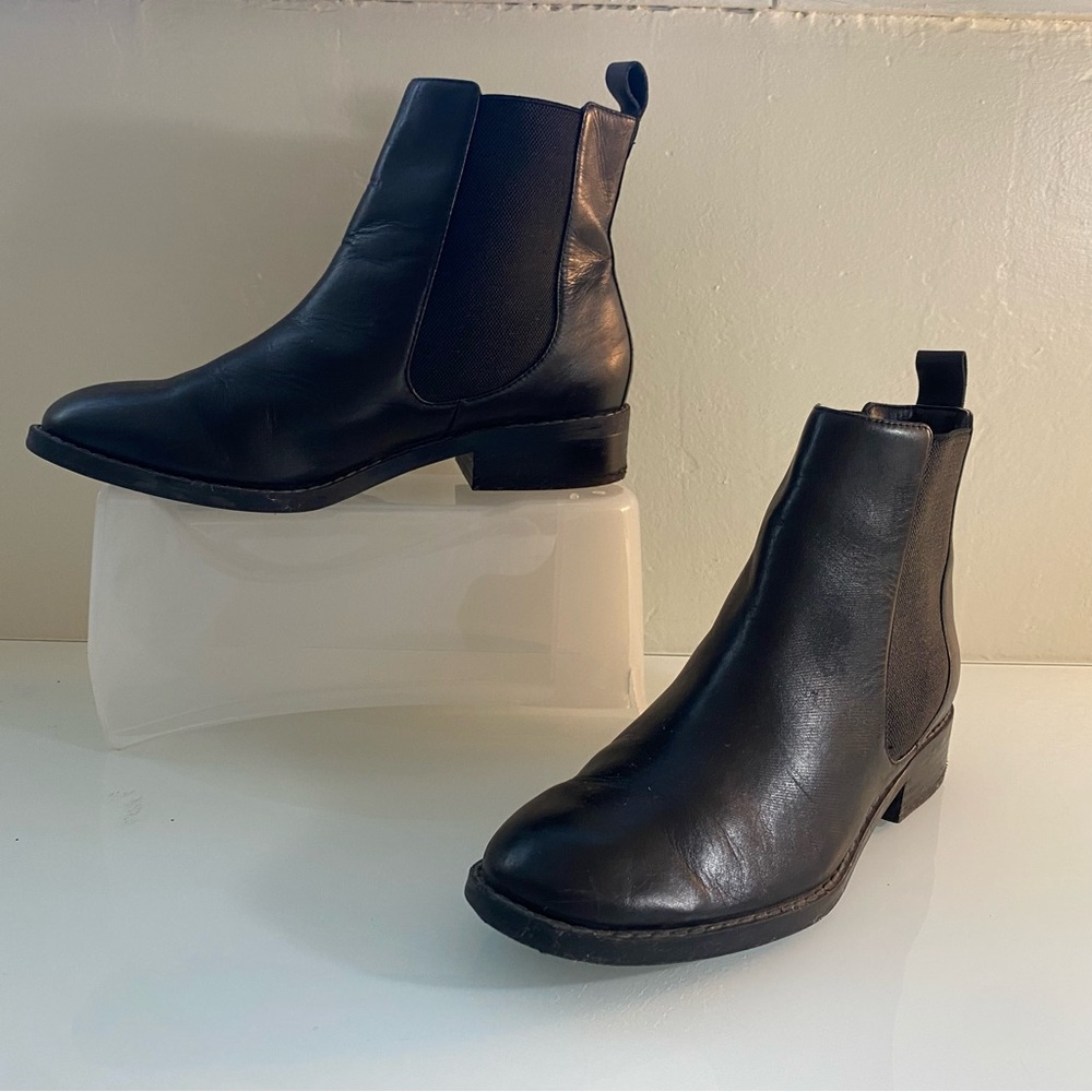 Aldo Black Leather Chelsea Ankle Boots Round Toes Low Heels Size 61/2M